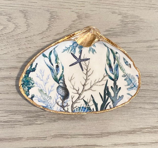 Clam Shell Dish with Underwater Scene