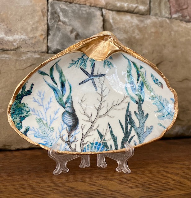 Clam Shell Dish with Underwater Scene